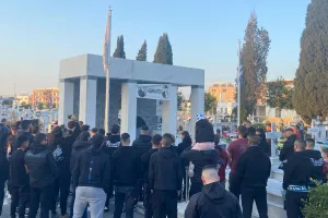 Θύρα 1 και Θύρα 26 κατέθεσαν στεφάνια 