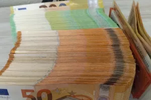AEΛ/ €50,000!