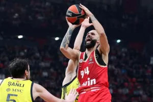 Προσγείωσε τον Ολυμπιακό μέσα στο ΣΕΦ η Φενέρ