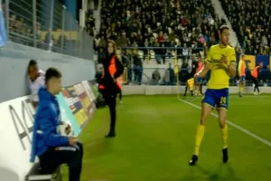 Σφοδρή σύγκρουση του Μαρτίνς, βρήκε με το κεφάλι στον τοίχο πίσω από το τέρμα 