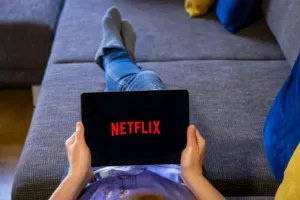 Το Netflix ανεβάζει τις τιμές στις συνδρομές μετά από αριθμούς-ρεκόρ νέων εγγραφών