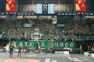 Μαγική ατμόσφαιρα στο ΟΑΚΑ με τον Ντόκεν να δίνει το σύνθημα στην «πράσινη» εξέδρα!