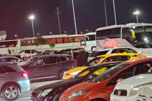 Πολλά... γεμάτα λεωφορεία στο Άλφαμέγα/ΦΩΤΟΣ