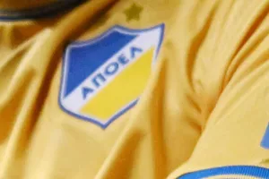 Πέφτουν οι υπογραφές