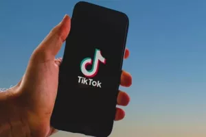 ΗΠΑ: Σταμάτησε να λειτουργεί το TikTok – Οι χρήστες ελπίζουν σε μια παρέμβαση του Τραμπ