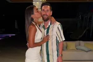 Το φιλί της Αντονέλα στον Μέσι για την αλλαγή του χρόνου