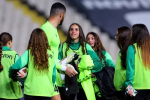 (ΒΙΝΤΕΟ Kerkida) Δώρο από Φαμπιάνο και χειροκρότημα