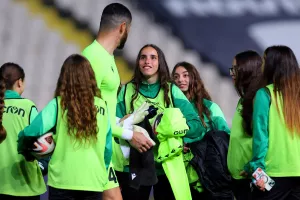 (ΒΙΝΤΕΟ Kerkida) Δώρο από Φαμπιάνο και χειροκρότημα