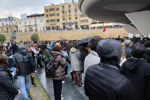 Τέμπη: Πλήθος κόσμου σε Λευκωσία, Λεμεσό, Πάφο (ΦΩΤΟΣ)