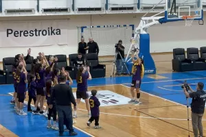 (Βίντεο/Φώτος Kerkida) Σήκωσαν το κύπελλο στον αέρα!