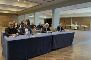 (Φώτος) Η συνάντηση Προέδρων με Μεσίνα 