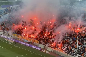 (Βίντεο/Φώτος kerkida) Είσοδο με pyroshow οι Πορτοκαλί