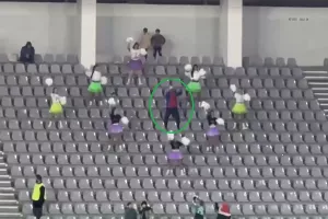Show στο "Αλφαμέγα"/ Σε κύκλο οι μαζορέτες, στην μέση... ο Τσιουπής! (Βίντεο Kerkida)