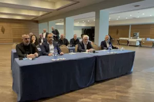 (Φώτος) Η συνάντηση Προέδρων με Μεσίνα 