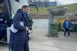 (Βίντεο/Φώτος Kerkida) Η άφιξη του ΑΠΟΕΛ στο "Stadion Celje"