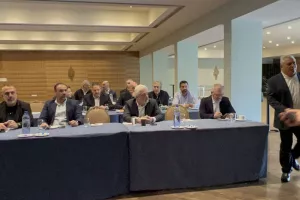 (Φώτος) Η συνάντηση Προέδρων με Μεσίνα 