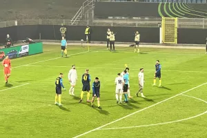 Πέναλτι για την Τσέλιε - Στα δίχτυα η μπάλα με... ριμπάουντ