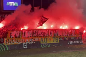 (Βίντεο/Φώτος Kerkida) Εντυπωσιακό pyroshow οι ΑΠΟΕΛίστες