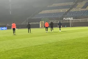 (Βίντεο/Φώτος kerkida) H προπόνηση του ΑΠΟΕΛ στο "Stadion Z'dežele"