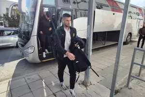 Άφιξη ΑΕΚ στο "Αμμόχωστος" (ΦΩΤΟΣ)