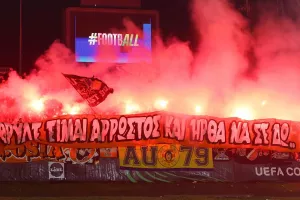ΑΠΟΕΛ για τον κόσμο του: "Οι αντίπαλοι οπαδοί απλά χαζεύουν"