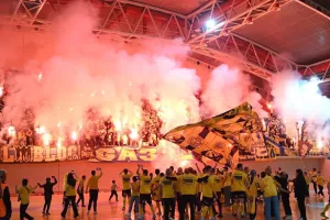 "Πάμε στο κλουβί"