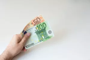 Μηναίος μισθός παίκτη €150 (Δηλώσεις)