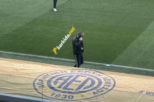 Στο κινητό... ο πρόεδρος