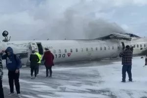 Το αεροπλάνο αναποδογύρισε μετά από ακραία καιρικά φαινόμενα 