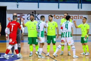 ΑΕΚ-Ομόνοια: Το Κύπελλο "βάφτηκε" πράσινο (Φώτος)