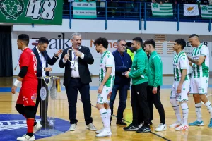 (Φώτος) Η απονομή και τα πανηγύρια