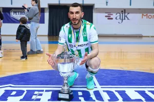 Πόζες... με το τρόπαιο