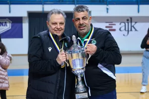 Πόζες... με το τρόπαιο