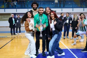 Πόζες... με το τρόπαιο