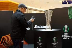 (Βίντεο) Στην Κύπρο τα τρόπαια του Europa και Conference League