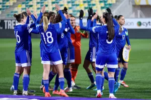 (Φώτος) Με το… δεξί η Εθνική Γυναικών
