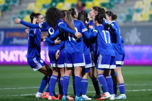 (Φώτος) Με το… δεξί η Εθνική Γυναικών