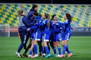 (Φώτος) Με το… δεξί η Εθνική Γυναικών