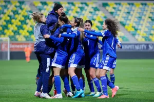 (Φώτος) Με το… δεξί η Εθνική Γυναικών