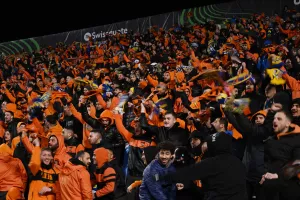 (Φώτος) Ο κόσμος του ΑΠΟΕΛ με Celje