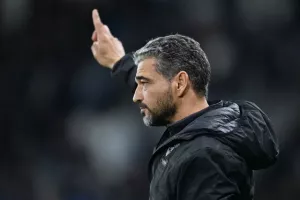 Απόλλων-Ομόνοια Αραδίππου: Τρίποντο...με Ντε Μάρκο (φώτος)