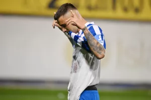 Ανόρθωση-ΑΠΟΕΛ: Τέσσερα γκολ και η… μπίλια στο Χ