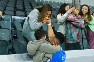 Ντε Μάρκο / Πανηγύρισε με την οικογένεια 