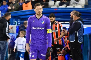 Ανόρθωση-ΑΠΟΕΛ: Τέσσερα γκολ και η… μπίλια στο Χ
