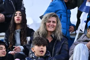 Πάντα δίπλα στον γιο της!