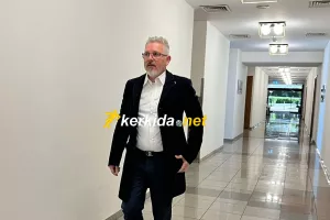 Ανοιχτή γραμμή επικοινωνίας...
