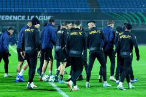 (Βίντεο/Φώτος kerkida) H προπόνηση του ΑΠΟΕΛ στο "Stadion Z'dežele"