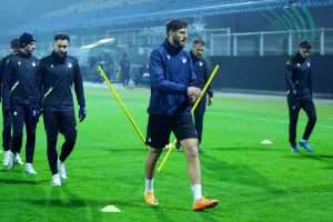 (Βίντεο/Φώτος kerkida) H προπόνηση του ΑΠΟΕΛ στο "Stadion Z'dežele"