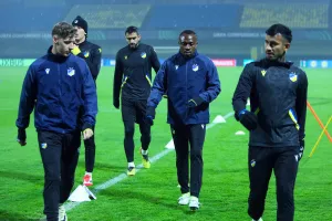 (Βίντεο/Φώτος kerkida) H προπόνηση του ΑΠΟΕΛ στο "Stadion Z'dežele"