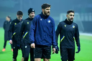 (Βίντεο/Φώτος kerkida) H προπόνηση του ΑΠΟΕΛ στο "Stadion Z'dežele"